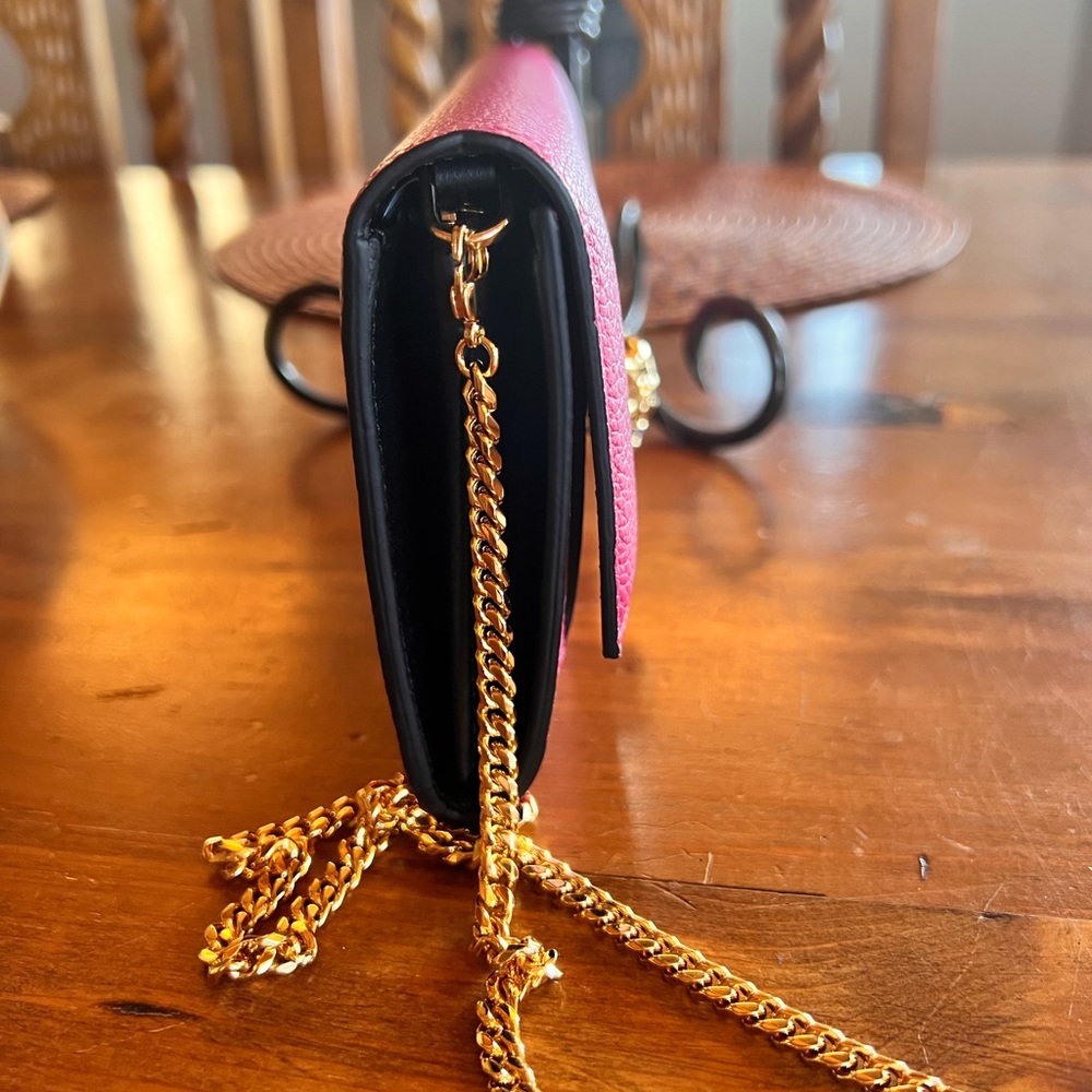 Alexander McQueen Fuchsia Pink Leather Crossbody Bag with Gold Chain - Picture 4 of 6